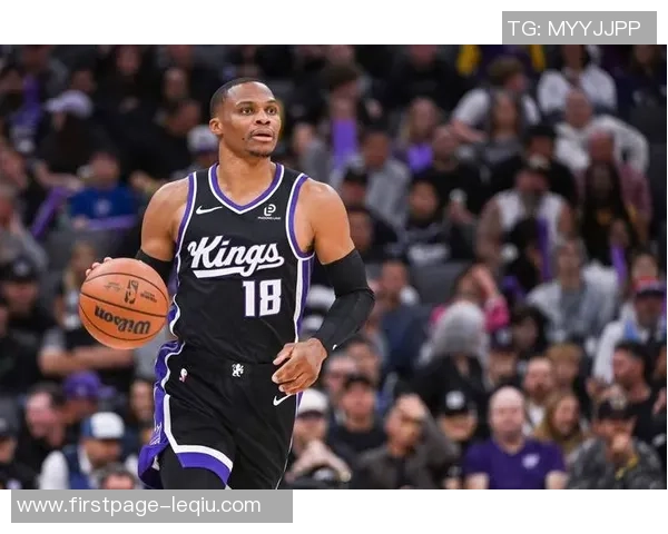 勇士对阵雷霆威少走步争议引发热议球迷热情高涨